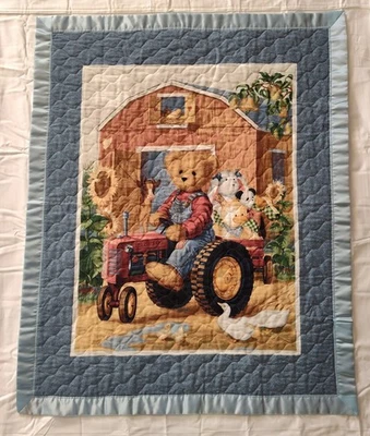 Edredón bebé azul Jean oso de peluche granjero tractor Daisy Kingdom borde satinado vintage Foto 1 de 4