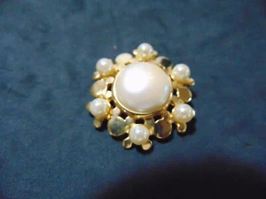 Disney Faux Pearl Brooch/Pin - Picture 1 of 6