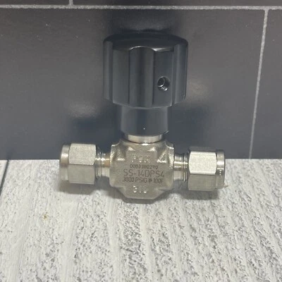 Swagelok SS-14DPS4 Integral Bonnet Nonrotating Stem Valve  - Image 1 of 4