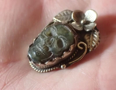 Colgante de labradorita con cabeza de calavera tallada en piedras preciosas, cara de 1 pulgada. Foto 1 de 4