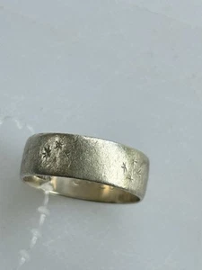 Vintage 9ct White Gold FOREVER wide Band Star Detailed Ring 2.69 Grams - Picture 1 of 8