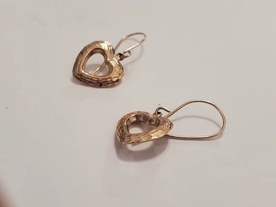 Pendientes en forma de corazón de oro rosa de 14k. Foto 1 de 4