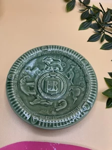 Plato de baratija Wade, conmemorativo de la coronación de 1953, verde oliva - Imagen 1 de 10