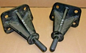 PAIR (2) ** NEW **UPPER SHOCK MOUNTING BRACKETS 3529047C1 INTERNATIONAL 5000 - Picture 1 of 6