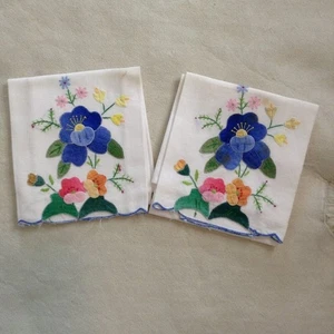 De colección MCM bordado a mano apliques (2) toallas de invitados. 15x20" Floral, Kitchy, Lindo - Imagen 1 de 2