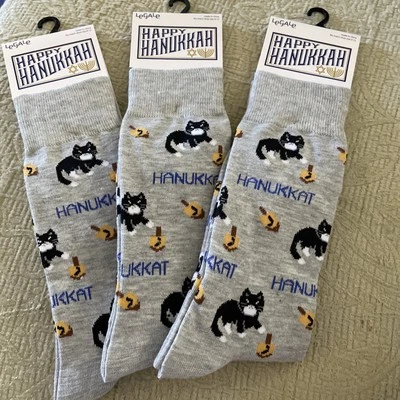 Calcetines grises Hanukkah Cat jugando con Dreidel Hanukkat 3 pares nuevos para hombre’s Fit Foto 1 de 4