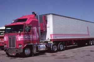 Semi Truck Slide - 1980s Kenworth COE Aerodyne Semi Truck 35mm Kodachrome Slide - Picture 1 of 1