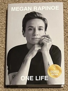 Libro de tapa dura firmado autografiado por MEGAN RAPINOE ONE LIFE primera edición fútbol de Estados Unidos - Imagen 1 de 6