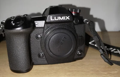 Panasonic LUMIX G9 20.3MP Spiegellose Systemkamera - Schwarz Body - Bild 1 von 4