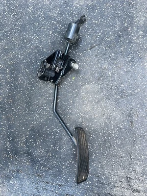 86 92 93 Mazda B2000 B2200 B2600i 1986-1993 OEM estilo pivote pedal de acelerador de gasolina Foto 1 de 3