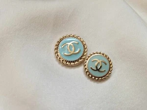 ONE CHANEL SKY BLUE BUTTON 16MM 20MM - Picture 1 of 6