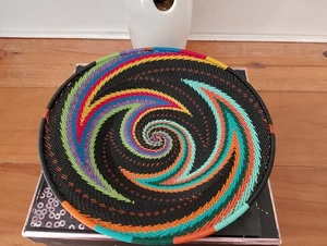 Zulu afrikanischer Telefon Drahtkorb schwarz Wirbel 8" Handarbeit mehrfarbig. - Bild 1 von 9