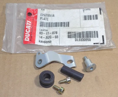 Ducati 996 布雷博前刹车主缸水库储罐安装支架套件 — 第 1/2 张图片