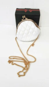 Cartera blanca de fiesta cóctel en tono dorado con correa de cadena blanca - Imagen 1 de 3