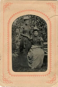 TWO YOUNG WOMEN OUTDOOR ANTIQUE TINTYPE PHOTO PORTRAIT - Picture 1 of 1