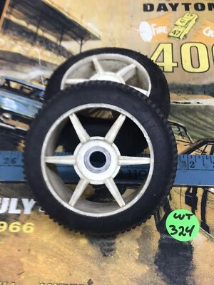 Buggy/coche de radiocontrol 1/8 -usado-cuerpos calientes llantas y neumáticos enviado a EE. UU. Foto 1 de 4