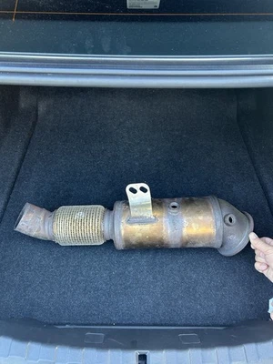 Оригинальный каталитический конвертер 2021 BMW M340i - Изображение 1 из 2