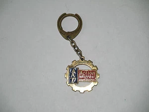 PORTE CLÉ MÉTAL ET ÉMAILLÉ L'ACTION AUTOMOBILE ET TOURISTIQUE AAT - Picture 1 of 1
