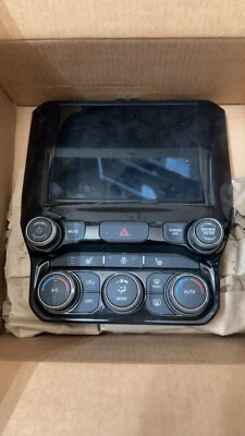 2019 道奇 Ram 中心堆栈控件 — 第 1/2 张图片