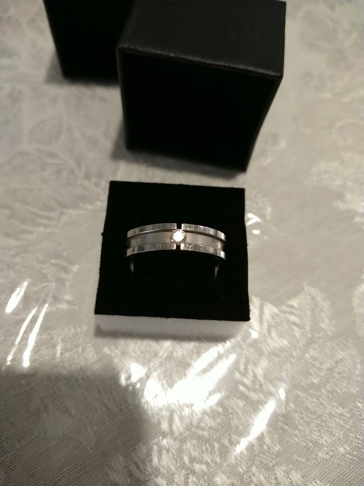 Унисекс группы кольцо с маленький цирконий хирургической стали размер 10,5 - Изображение 1 из 4