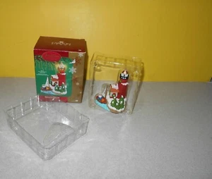 Carlton Cards Heirloom 2005 Santa by the Sea Lighthouse 1er adorno de serie - Imagen 1 de 1
