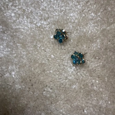 Anillo llamativo de diamantes con flores naturales de oro amarillo macizo de 10 k con aspecto 3D Foto 1 de 4