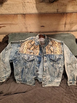 Chaqueta vaquera vintage única en su clase de piel de serpiente. (Piel de serpiente real) grande para hombre Foto 1 de 4