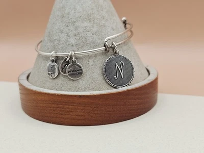 Brazalete Brazalete Alex & Ani Plata "Inicial N Monograma" Dije ✨️  Foto 1 de 4