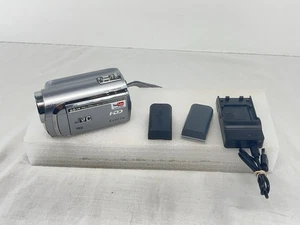 JVC Everio GZ-MG630SU 60GB HDD Digital Video Camcorder 2 Batteries Charger - Picture 1 of 9