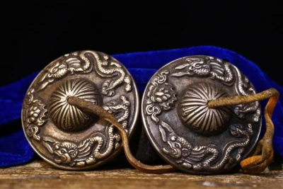 Antiguo Budismo Tibetano Cuerpo de Cobre Hecho a Mano Tallado Pequeña Campana Instrumento Mágico Foto 1 de 4