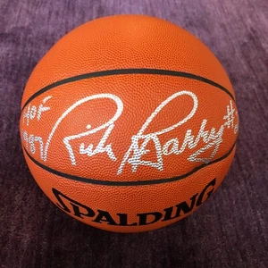 RICK BARRY Signed Spalding GAME BASKETBALL Beckett Auth. (BAS) w/ HOF Insc - Picture 1 of 9