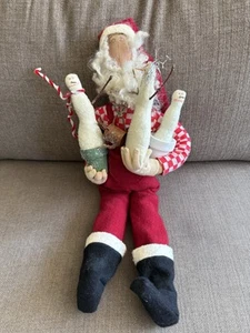 Arte popular primitivo 20” Papá Noel hecho a mano sosteniendo una familia de nieve como está - Imagen 1 de 7