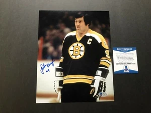 Johnny Bucyk ¡Lo último! Foto firmada autografiada de los Boston Bruins 8x10 Beckett BAS Certificado de Autenticidad - Imagen 1 de 1