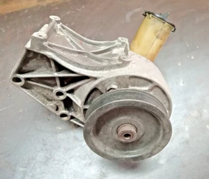 1991-1994 FORD RANGER POWERS STEERING PUMP AND BRACKET 07A-19E708-A - Picture 1 of 5