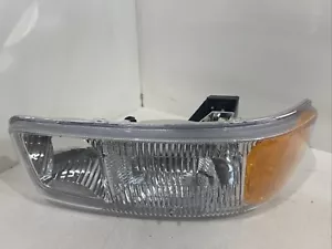 RIGHT HEADLIGHT FOR 99-06 Sierra GMC Yukon - Picture 1 of 5