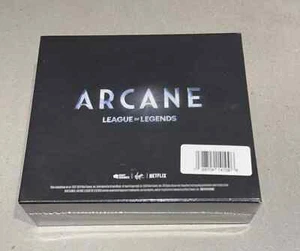 Arcane Season 2 Soundtrack CD EXCLUSIVE JINX, VI, EKKO, AMBESSA ART Box Set 🚚✅ - Foto 1 di 1