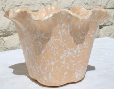 USA Shawnee Pottery Vase #2509 Splatter Pink Peach Ruffle Planter Vtg - Image 1 of 4
