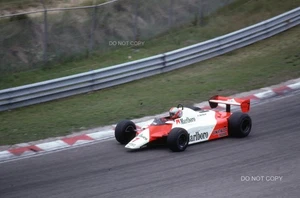 FOTOGRAFIA DIAPOSITIVA JOHN WATSON IN MCLAREN MP4/1B F1 35MM 1982 GP BRITANNICO #7 SUD - Foto 1 di 3