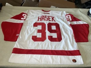Auto Dominik Hasek Jersey Detroit Red Wings Men Xl Clean No Coa Mic Ccm Sewn NHL - Picture 1 of 11