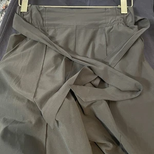 Lululemon Noir kurze Hose Gürtel Taille zum Binden weites Bein schwarz Polyester 6 - Bild 1 von 5