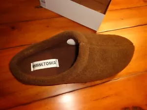 NIB Men's Minnetonka Art Mule Slippers 10M Brown Fleece Upper/Lining Grip Bottom - Picture 1 of 14