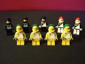 Lego Set of 9 Vintage Spacemen / Futron / Space Police - Picture 1 of 2
