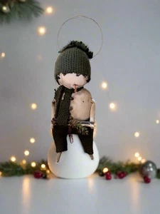 Primitive Weihnachten handgefertigt grüner Schal Schneemann Puppe mit Mütze und Grün 10" - Bild 1 von 4