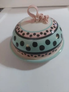 Susan Thumann Covered Polka Dot Cupcake Dish Pottery Signed - Picture 1 of 5