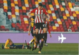 BRENTFORD: VITALY JANELT SIGNED 6x4 ACTION PHOTO+COA - Picture 1 of 1