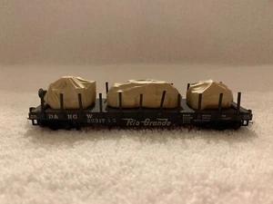 Athearn HO Scale D & RGW 40' Flat Car #22317 Metal Wheels, covered load - Picture 1 of 5