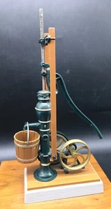 VTG Ertle 1/7 scale die cast 1994 green hand water pump bucket 4.5” X 2.5” base - Picture 1 of 10