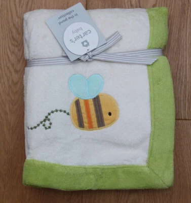 Manta boa bordada Carter's Baby ~ marfil, verde, azul y amarillo ~ en el estanque Foto 1 de 2