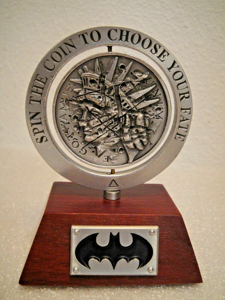 DC DIRECT BATMAN:TWO FACE LIMITED EDITION OFFICIAL COIN PROP REPLICA DARK KNIGHT - Image 1 of 4