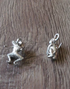 COLLECTIBLE MONKEY AND DOG PENDANT 1 INCH TALL - Picture 1 of 2
